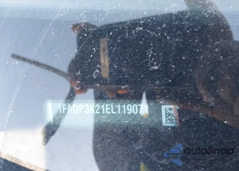 2014 Ford Focus Se z USA, uszkodzony, nr VIN 1FADP3K21EL119071